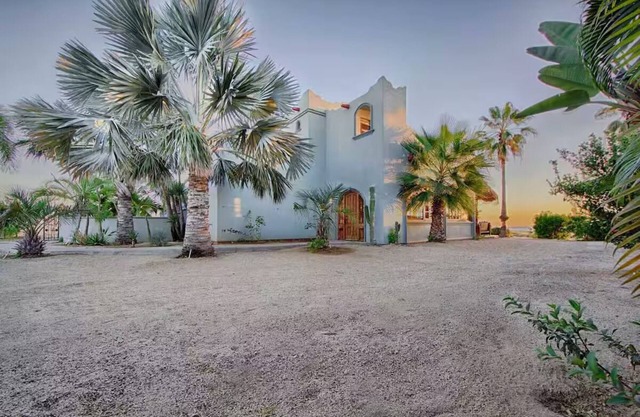 Villa Azul - Unique Hacienda with Full Ocean Views