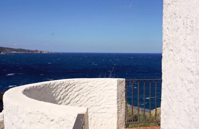 Villa B. A unique location with sea view