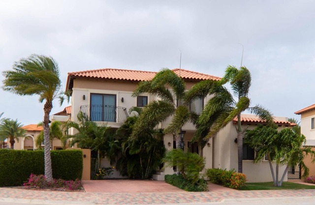 Villa Baby Beach 181- 4-bedroom villa at Gold Coast Aruba close to Arashi Beach