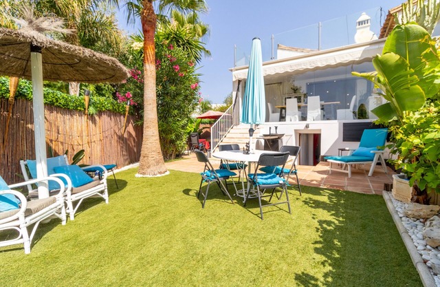 Villa 'Bahia Dorada' 50 m to the Beach with Sea View, Wi-Fi and Air Conditioning