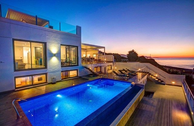 Villa Barco Sea View by Villa Plus