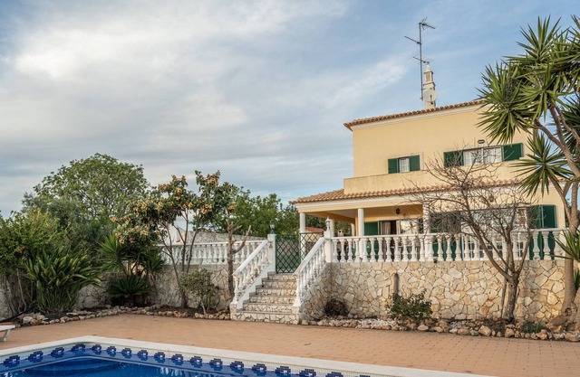 Villa 'Bee Home Alojamento Local' with Private Pool, Private Terrace and Wi-Fi