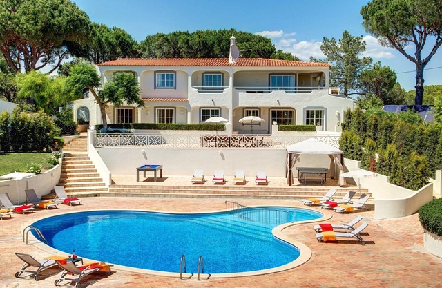 Villa Beirais by Villa Plus