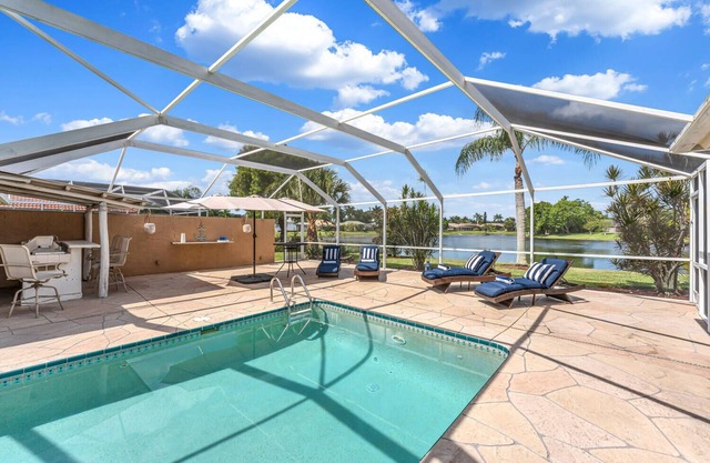Villa Bellevue - Beautiful lakefront rental with pool with 3 bedroom & 2 bath