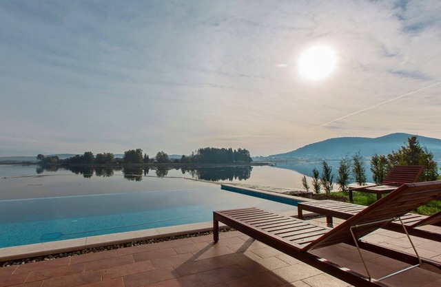 Villa Bernardica, (15152), Dujmic Selo, hr