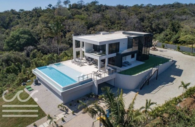Villa Bianca: Luxurious Jungle Retreat with Stunning Ocean Views in Costa Rica