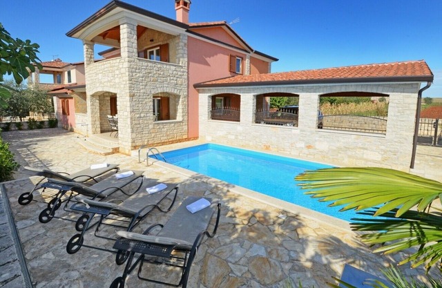 Villa Bianca with pool in Tar, Istria