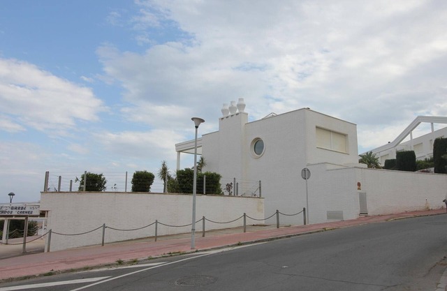 Villa Blanca 8 - Spacieuse Maison Mitoyenne avec Piscine à 100m de la Plage