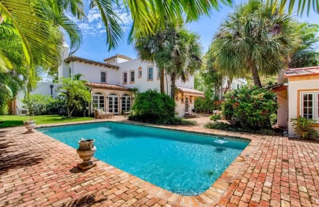 Villa Blanca - Lush Serenity in a Classic Mediterranean Revival Villa