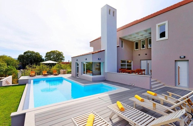 Villa Bozica - Modern villa with pool in Zupa