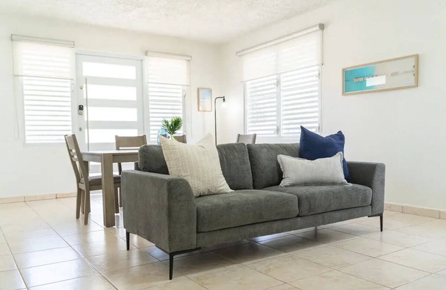 Villa Brisita Eco-Chic Villa w/Hot Tub. Minutes from the beach, surfers retreat!