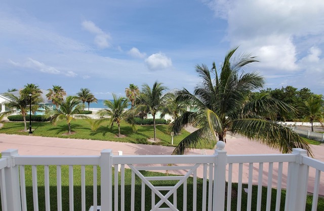 "Villa by the Sea" Ocean view 3 Bedroom/3 Bath