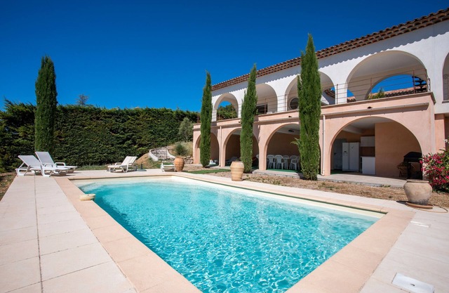 Villa 'Cabri 5 Chambres Piscine' with Sea View, Wi-Fi and Air Conditioning