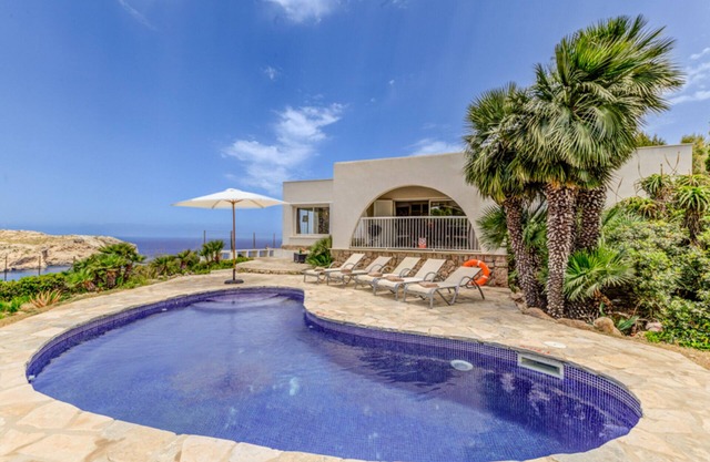 Villa Casa Blanca Carbo for six people with pool