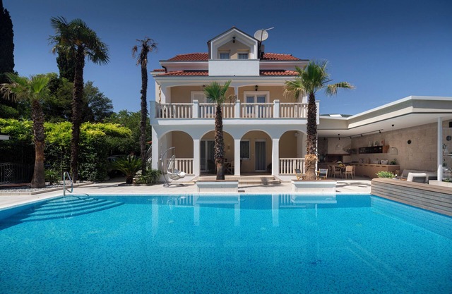 Villa Casa Palace - 95 m2 heated pool & sport playground & fitness
