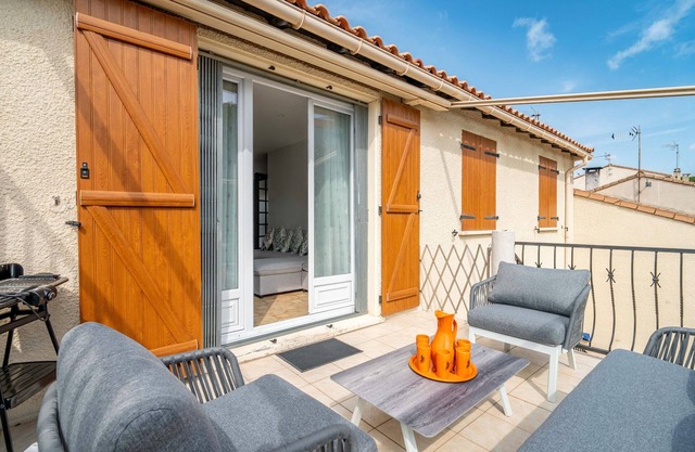 Villa 'Chataîgniers' with Private Terrace, Wi-Fi and Air Conditioning