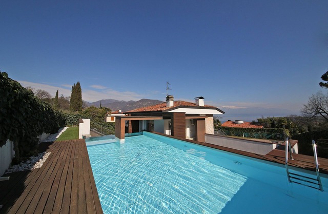 VILLA CHIARA 3 BEDROOMS 2 BATHROOMS GARDEN AND PRIVATE POOL