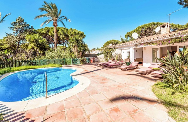 Villa Ciara - Three Bedroom Villa, Sleeps 6