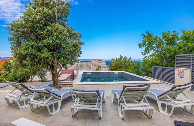 Villa comfortably furnished with pool