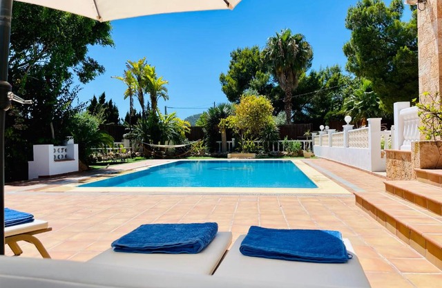 Villa con piscina gigante