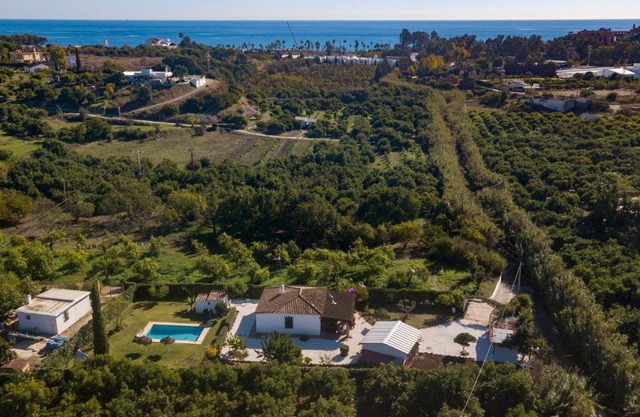 Villa con piscina cerca de la playa