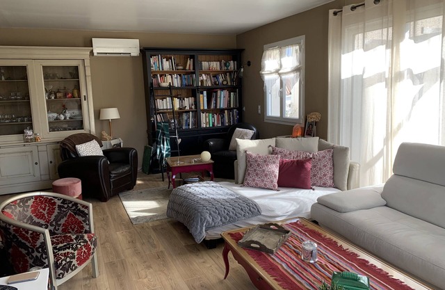 Villa conditioned scrubland edge with pool 10 minutes from Montpellier