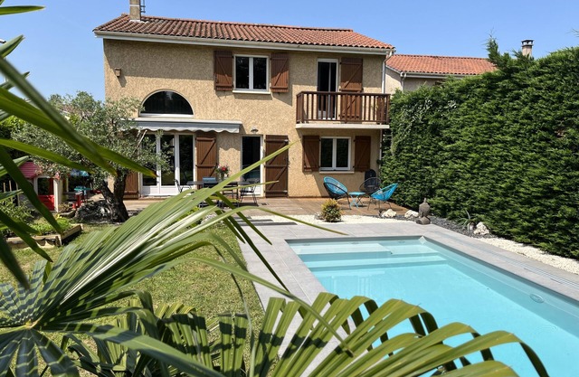 Villa Cosy Avec Piscine Privée aux Portes de Lyon