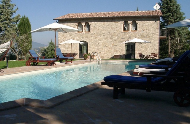 Villa Cottage Umbertide, close to Gubbio and Assisi, with panoramic pool 2
