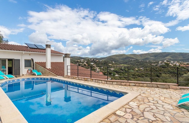 Villa 'Cuarenta Y Dos' with Sea View, Private Pool and Wi-Fi