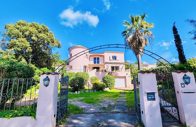 Villa de Caractère vue mer Avec Piscine à Porticcio