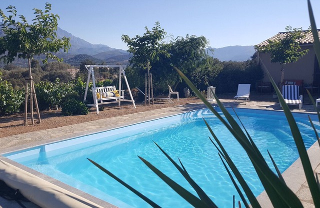 Villa, detached house with private pool in the countryside, 7 km from the sea