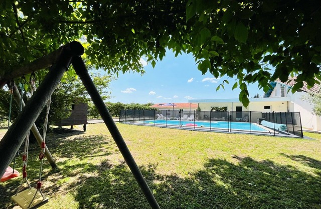 Villa du Vieux Bourg 4 - 15 Pers en Centre Ville et Piscine Chauffée