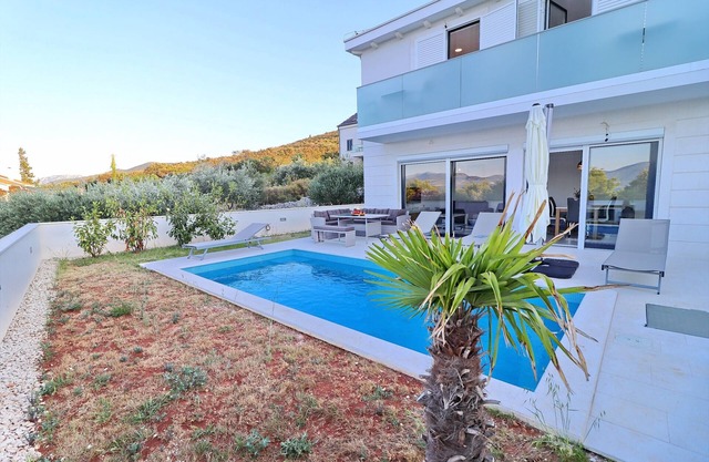 Villa E & D - Four-Bedroom Villa with Pool and Patio - VIlla D