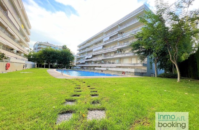 Villa Elvira Salou , con piscina y aparcamiento gratis
