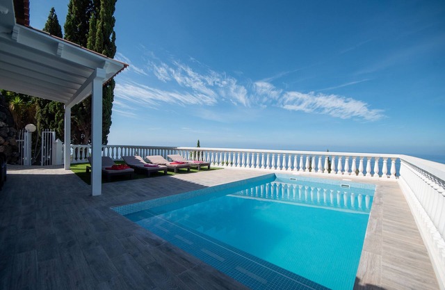 Villa Emperador. Beautiful 2 Bedroom Villa. Stunning Sea Views
