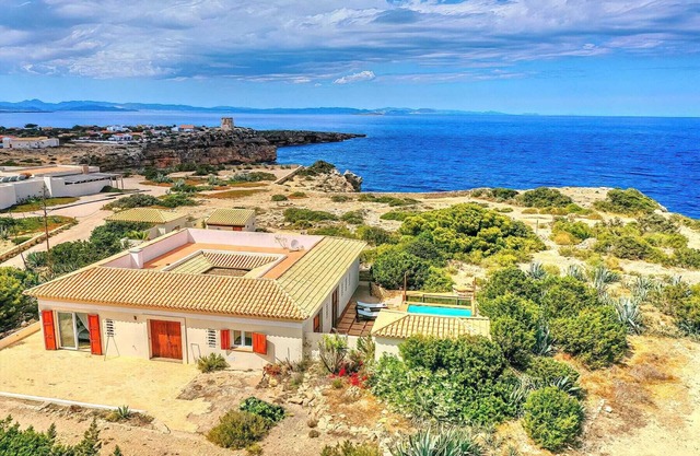 Villa En Formentera Con Piscina, Magnífica Ubicación