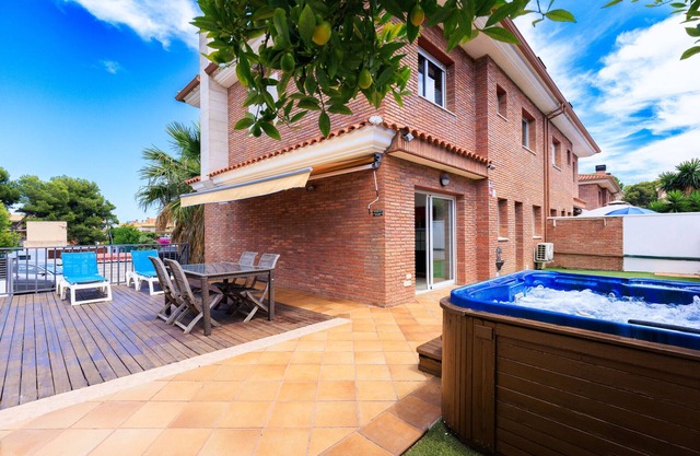 Villa ERA - Jacuzzi and Swimming Pool