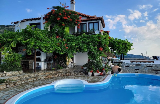 "Villa Erifili" Luxurious villa with spectacular view in Skiathos Island