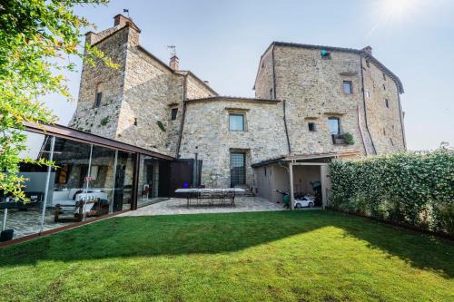 Villa esclusiva nella torre del castello di Tignano tra lusso, storia e natura nel cuore del Chianti