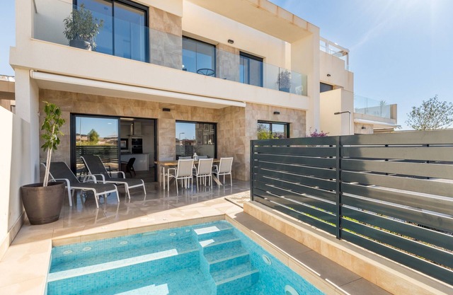 Villa 'Exclusive Modern' with Lake View, Wi-Fi and Air Conditioning