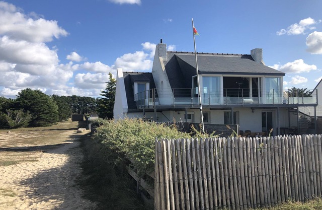 VILLA FACING THE SEA DIRECT ACCESS BEACH