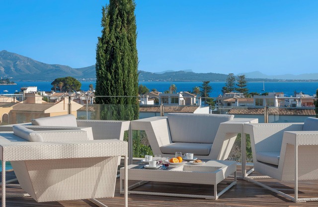 Villa Fenicio Summary