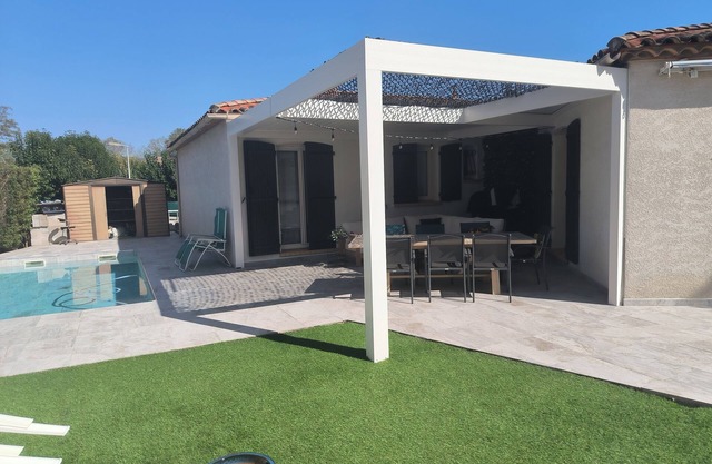 Villa Avec 6 Couchages Dans un Village Calme et Arboré