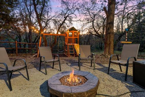 Villa Grove by Rather Be Properties