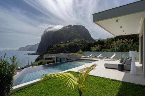 Villa Guindaste I Modern Villa with Sea View