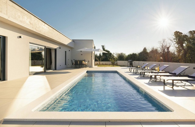 Villa Haba - House with pool for families and romantic holidays