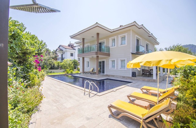 Villa Hadigari with private pool/children pool/jacuzzi and so reasonable price