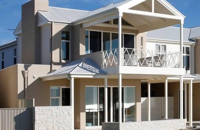 Villa Ida, Aldinga Beach Getaways. Esplanade property with sweeping ocean views