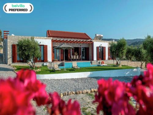 Villa in Arkadi with Pool near the Sea