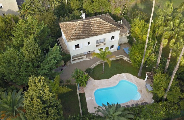 Villa in Cannes 300 meters form the sea - 5 bedrooms, garden and swimming pool